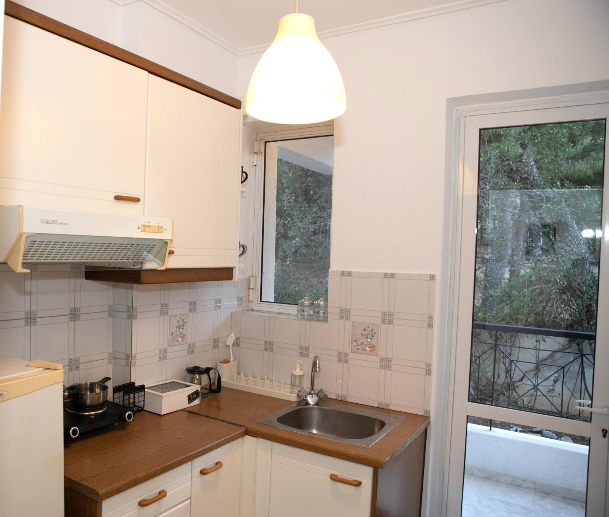Chic & Calm 3 Minutes Walk To Apartment *