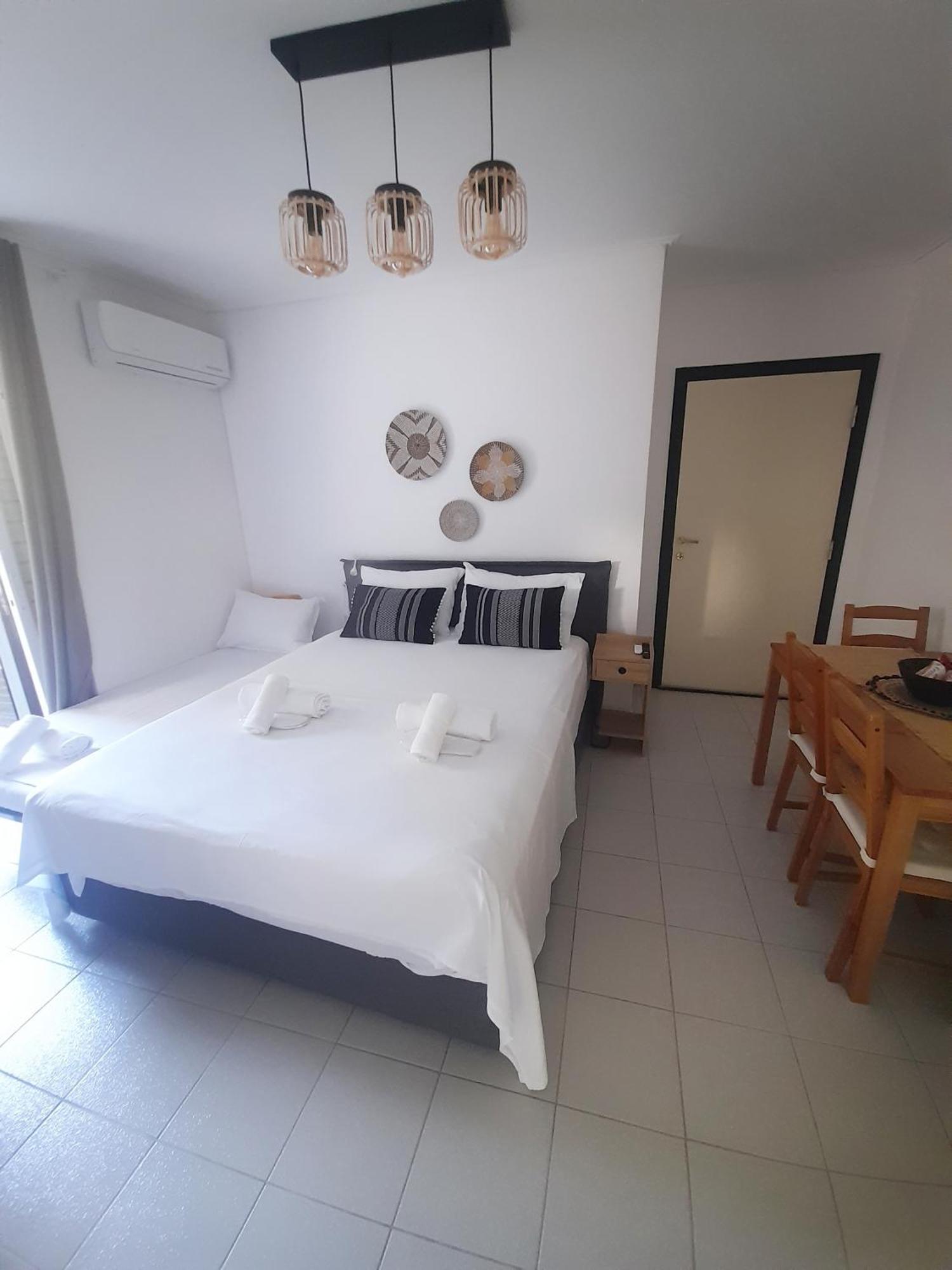 Apartment Chic & Calm 3 Minutes Walk To Rafina (Attica)